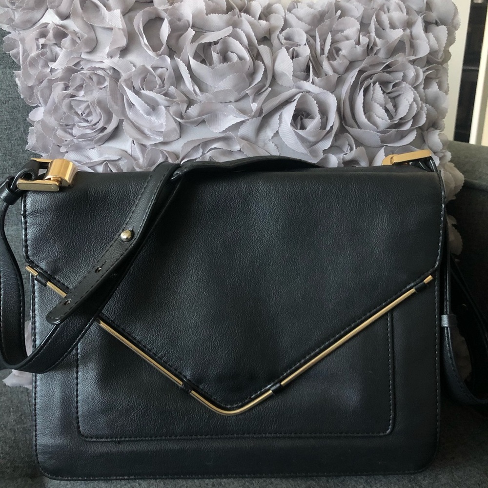 SOLD | Zara Basic Shoulder Bag | Black 😎